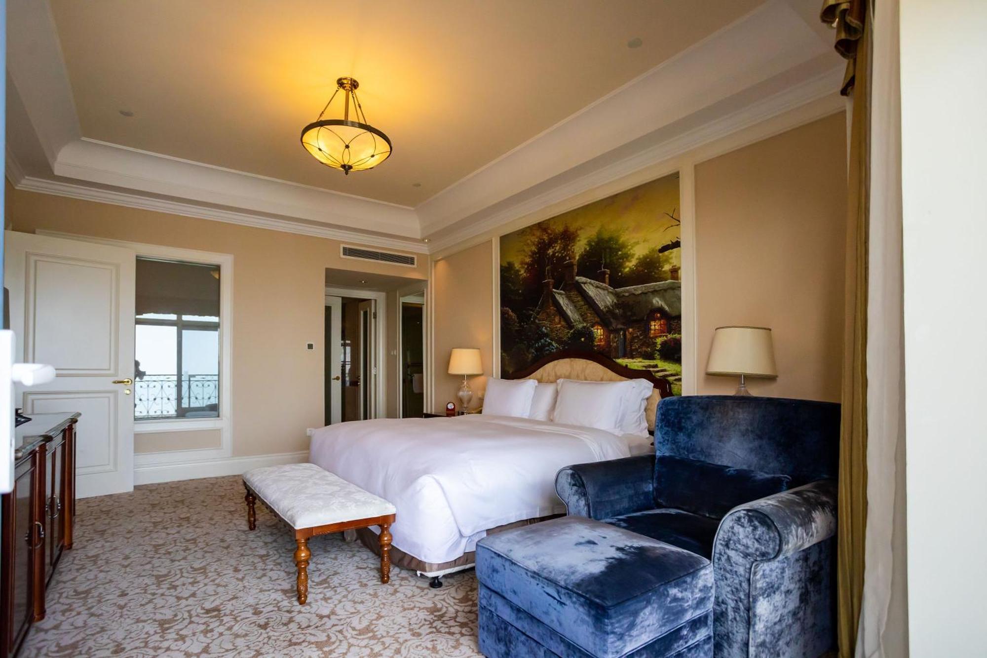 Crowne Plaza Ocean Spring Resort By Ihg Jimo Екстериор снимка
