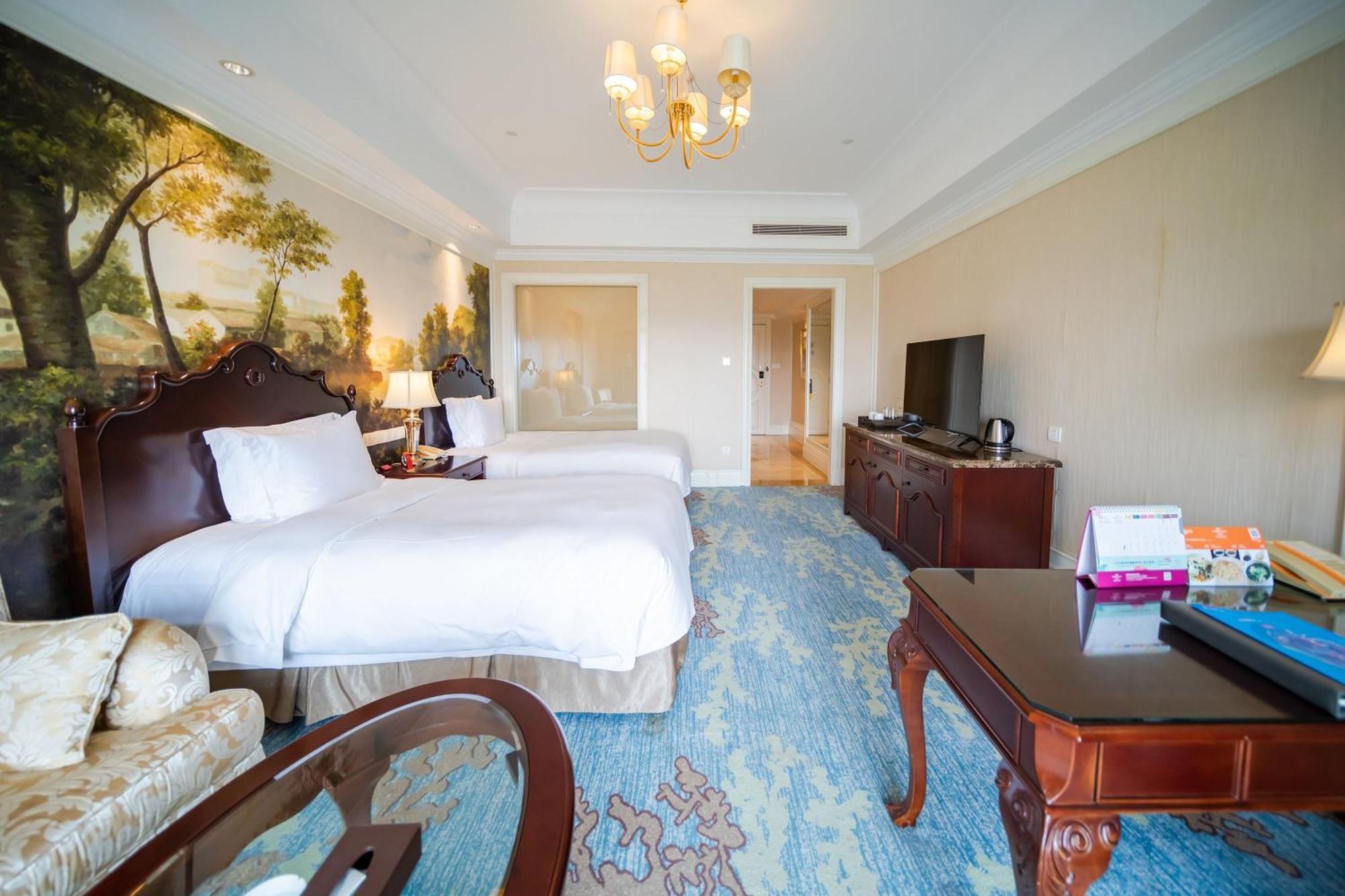 Crowne Plaza Ocean Spring Resort By Ihg Jimo Екстериор снимка